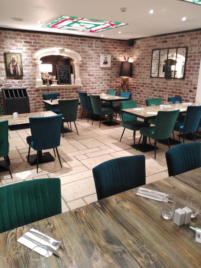 Les Remparts Hotel La Madelaine-sous-Montreuil Екстериор снимка