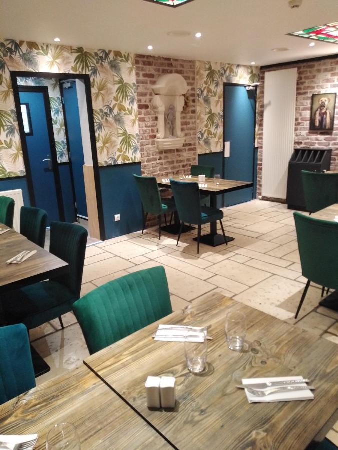 Les Remparts Hotel La Madelaine-sous-Montreuil Екстериор снимка