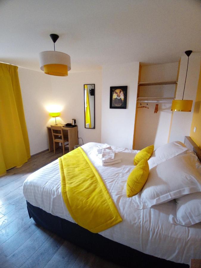 Les Remparts Hotel La Madelaine-sous-Montreuil Екстериор снимка