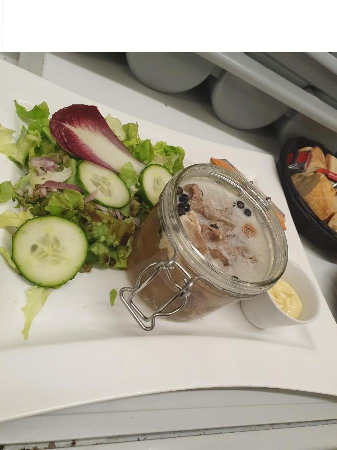 Les Remparts Hotel La Madelaine-sous-Montreuil Екстериор снимка
